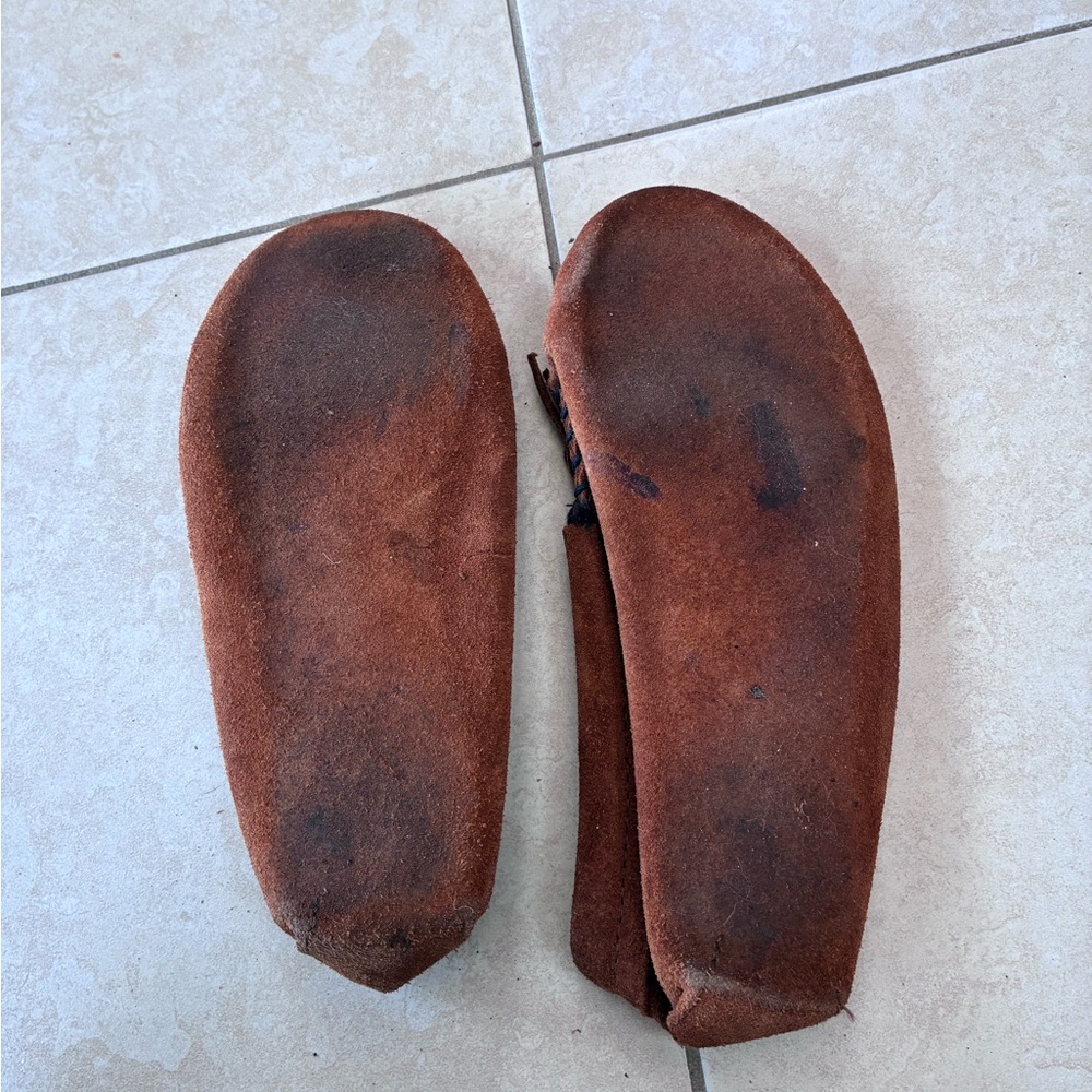 Minnetonka Moccasins with Embroidery - Picture 3 of 6
